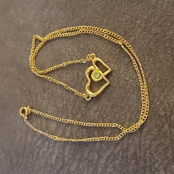 AVON August Peridot Crystal Birthstone Hearts Pendant Chain Necklace - Picture 3 of 4